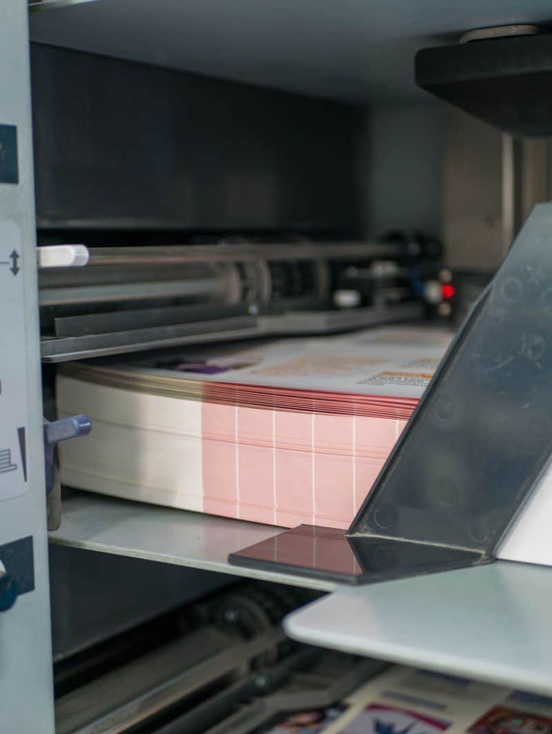 Brochage piqué : une reliure simple… mais pas choisie au hasard